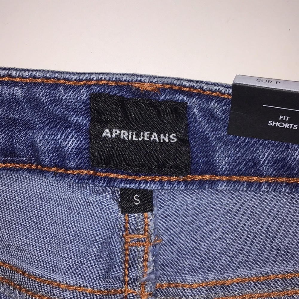 April Shorts - Picture 3 of 5